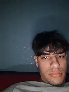 ilcazzone32 online show from April 13, 2026, 9:31 pm