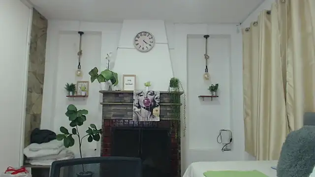 Snapshot of Emma_hassani chatting on April 20, 2026, 1:47 pm Emma hassani online show from April 20, 2026, 1:47 pm