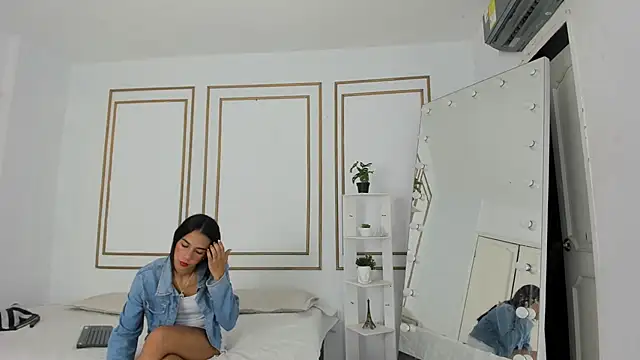 emily gaviria1 online show from March 26, 2026, 12:11 pm