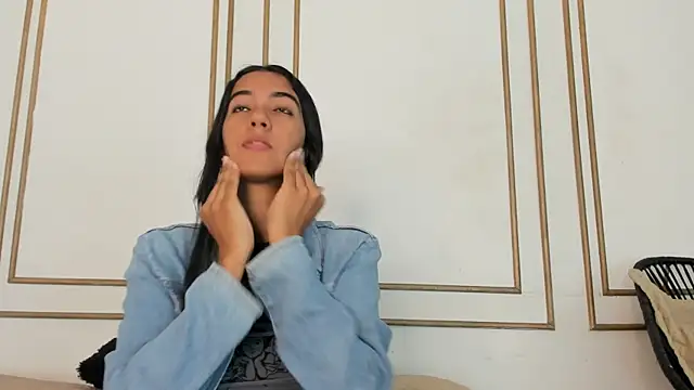 emily gaviria1 online show from May 10, 2026, 12:10 pm