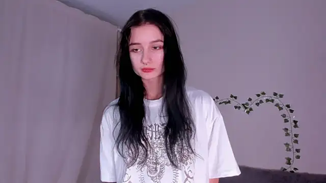 Snapshot of kira_montelle chatting on February 26, 2026, 3:00 pm kira montelle online show from February 26, 2026, 3:00 pm