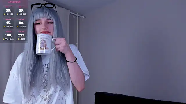 kira montelle online show from April 6, 2026, 6:53 pm