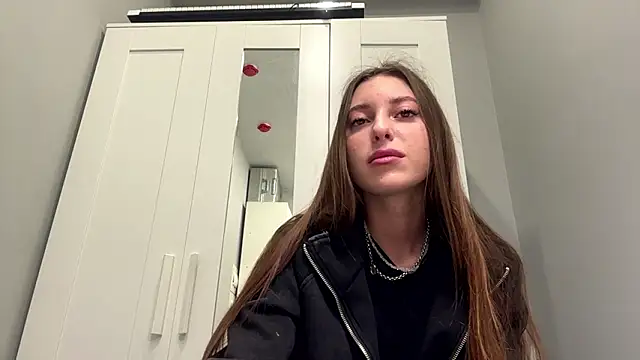 selena favn online show from March 6, 2026, 2:19 am