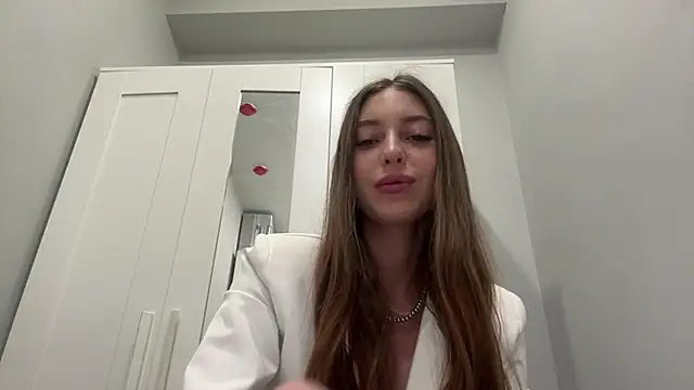 selena favn online show from March 23, 2026, 4:16 am