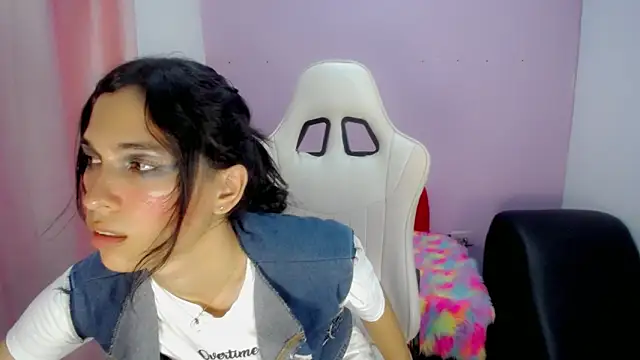 Snapshot of Larry_craft chatting on February 27, 2026, 8:20 pm Larry craft online show from February 27, 2026, 8:20 pm