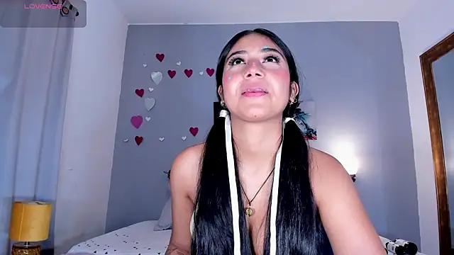 KimTaylorW online show from April 13, 2026, 2:17 am