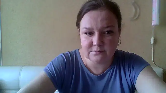 Snapshot of LubovBloom chatting on February 25, 2026, 7:29 am LubovBloom online show from February 25, 2026, 7:29 am