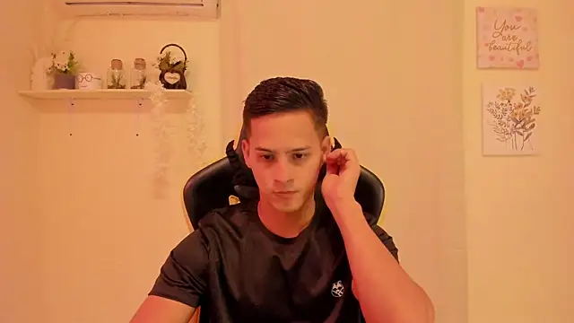 Snapshot of sexy_andres01 chatting on March 15, 2026, 12:16 am sexy andres01 online show from March 15, 2026, 12:16 am