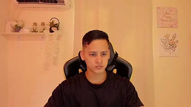 Snapshot of sexy_andres01 chatting on March 21, 2026, 1:26 pm sexy andres01 online show from March 21, 2026, 1:26 pm