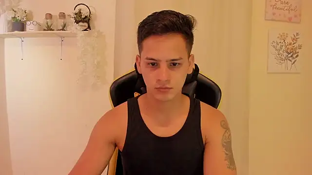 Snapshot of sexy_andres01 chatting on April 13, 2026, 2:11 pm sexy andres01 online show from April 13, 2026, 2:11 pm