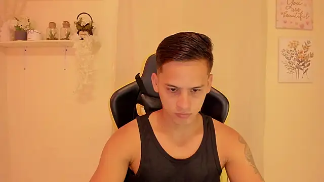 Snapshot of sexy_andres01 chatting on April 28, 2026, 2:00 pm sexy andres01 online show from April 28, 2026, 2:00 pm
