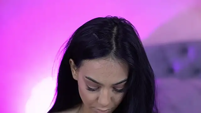 ErinAzzaro online show from June 25, 2026, 5:56 am