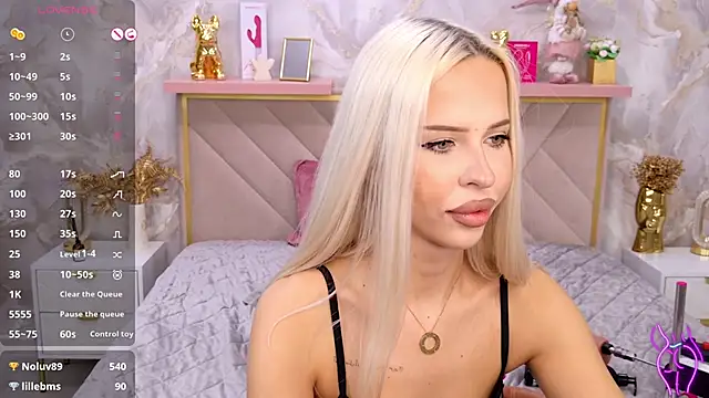 EvaXElfi online show from March 8, 2026, 2:04 am