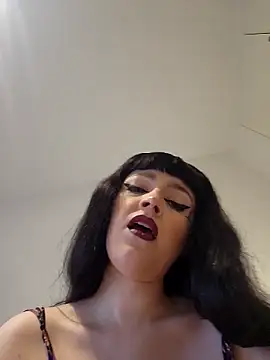 Mommynatrix online show from April 28, 2026, 5:29 pm