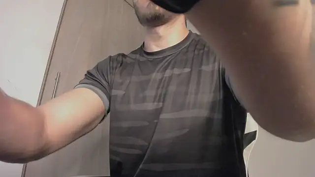 Axel  Blaze online show from March 25, 2026, 12:33 pm