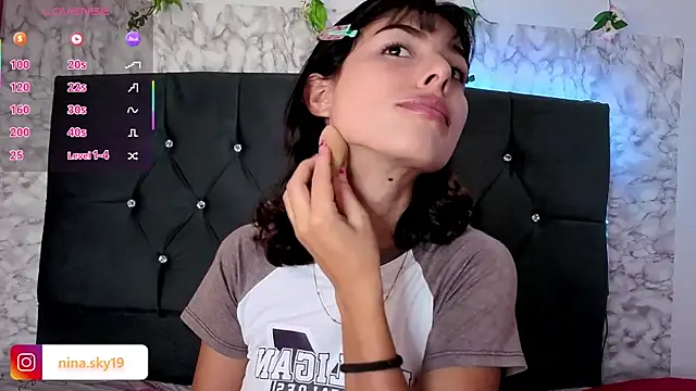 Snapshot of cutninasky chatting on February 25, 2026, 7:45 pm cutninasky online show from February 25, 2026, 7:45 pm