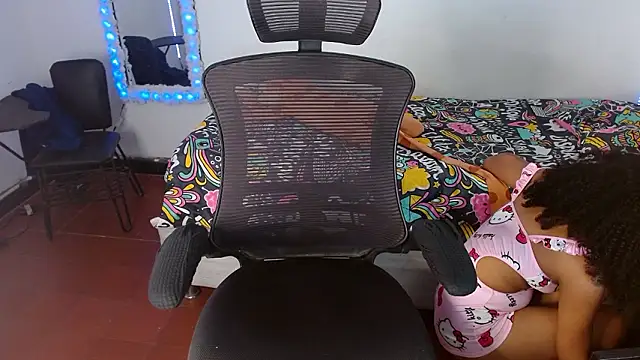 Snapshot of Skinny__hott chatting on February 28, 2026, 1:45 pm Skinny hott online show from February 28, 2026, 1:45 pm