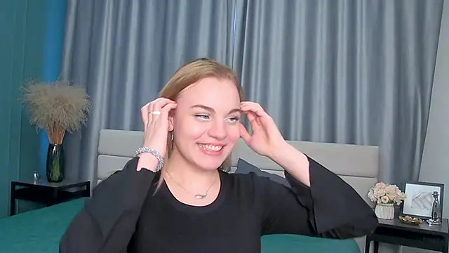 Glow Margo online show from March 11, 2026, 1:00 am