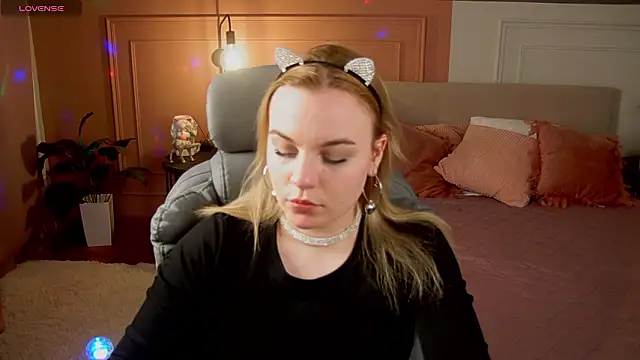 Glow Margo online show from March 22, 2026, 1:09 am