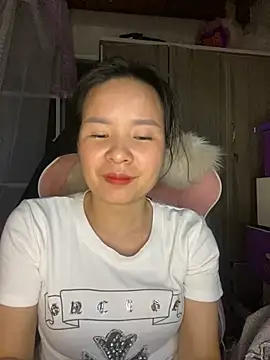 Ivy Trix2 online show from April 2, 2026, 2:37 pm