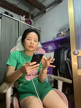 Ivy Trix2 online show from May 12, 2026, 4:09 am