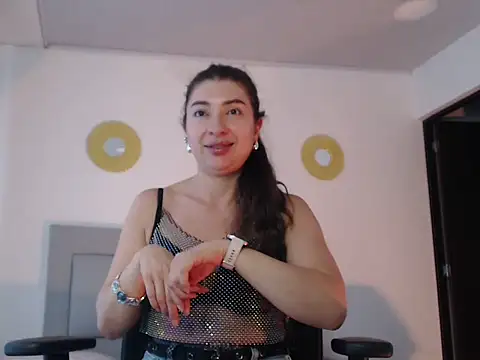 Julietaamado online show from April 9, 2026, 3:50 pm