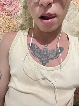 Snapshot of erickmoor2526 chatting on February 26, 2026, 12:31 am erickmoor2526 online show from February 26, 2026, 12:31 am