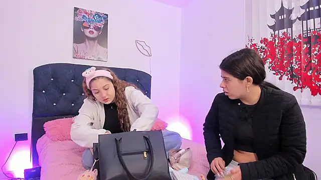 valeria and zoe online show from April 10, 2026, 2:11 pm