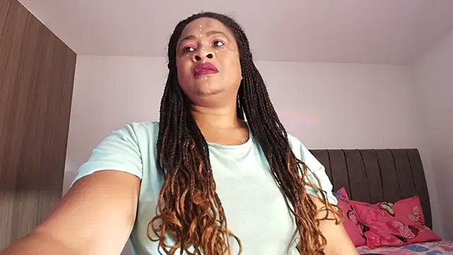 Snapshot of luxy_benet chatting on April 30, 2026, 10:10 am luxy benet online show from April 30, 2026, 10:10 am