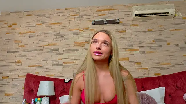 LannaSkyy online show from March 11, 2026, 7:42 pm