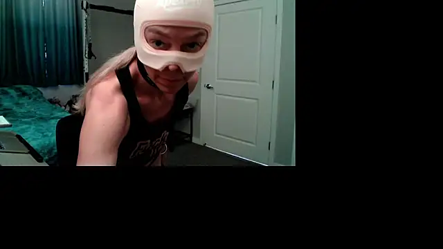 Snapshot of shadowpleasures4u chatting on May 18, 2026, 2:34 pm shadowpleasures4u online show from May 18, 2026, 2:34 pm