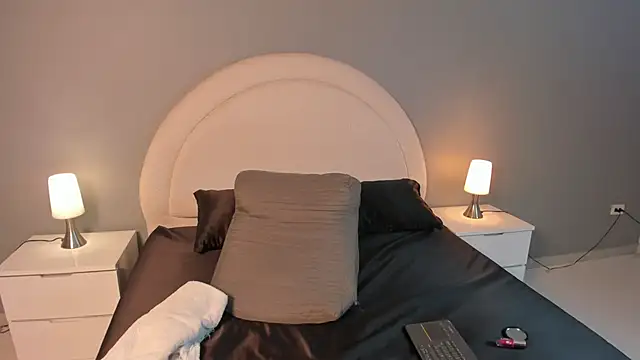 zoepinkett online show from March 23, 2026, 4:16 am