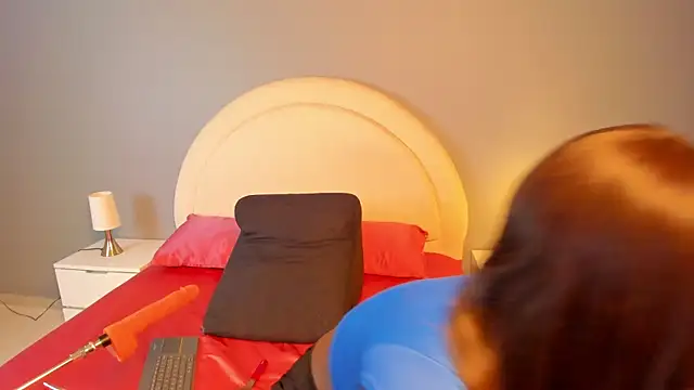 zoepinkett online show from April 24, 2026, 4:04 am