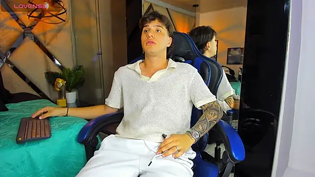 EXCLUSIVE8 online show from April 18, 2026, 4:49 am