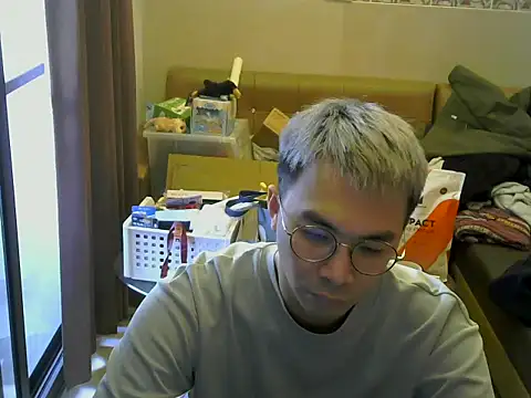 Snapshot of silverwolfwoof chatting on March 13, 2026, 7:37 am silverwolfwoof online show from March 13, 2026, 7:37 am