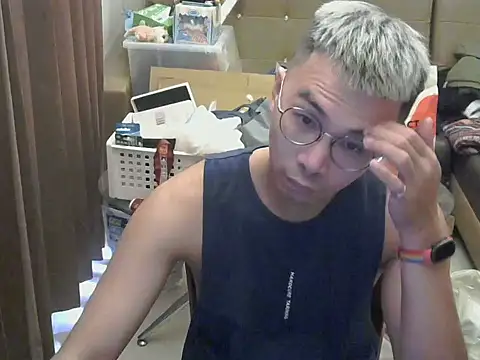 Snapshot of silverwolfwoof chatting on April 5, 2026, 5:37 am silverwolfwoof online show from April 5, 2026, 5:37 am
