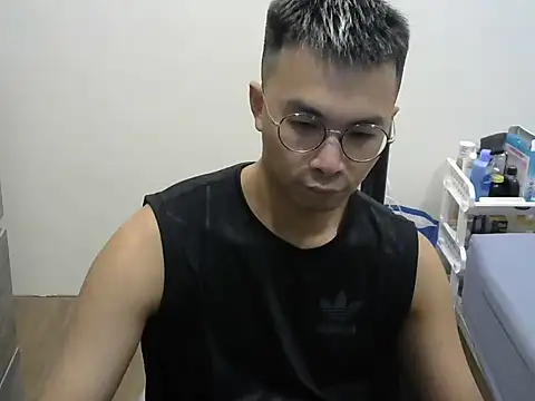 Snapshot of silverwolfwoof chatting on May 15, 2026, 5:42 pm silverwolfwoof online show from May 15, 2026, 5:42 pm
