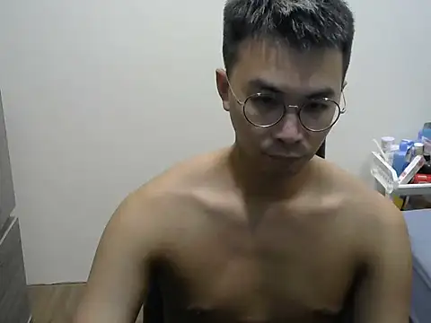 Snapshot of silverwolfwoof chatting on May 24, 2026, 4:34 pm silverwolfwoof online show from May 24, 2026, 4:34 pm