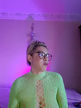 Snapshot of LunaBlaise chatting on April 9, 2026, 9:47 am LunaBlaise online show from April 9, 2026, 9:47 am