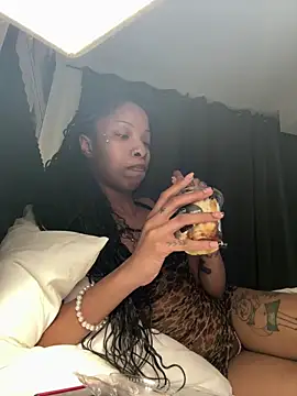 tinkyybae online show from March 4, 2026, 7:58 am