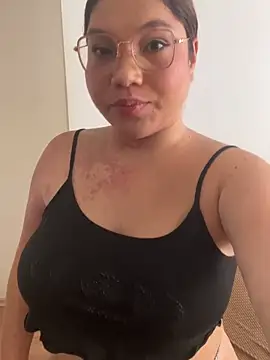 WHITEWOMEN 2 online show from March 16, 2026, 4:33 pm