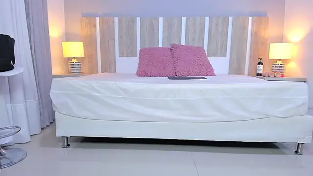 EmilySearss online show from March 31, 2026, 7:25 pm