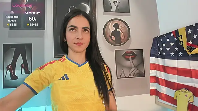 Snapshot of Samantha_Velle chatting on July 3, 2026, 9:32 pm Samantha Velle online show from July 3, 2026, 9:32 pm