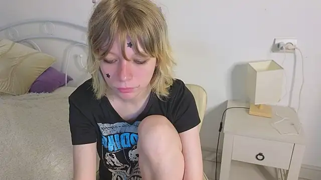 Snapshot of MollySally chatting on June 16, 2026, 4:15 am MollySally online show from June 16, 2026, 4:15 am