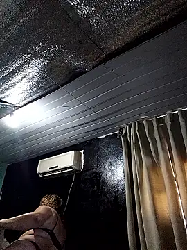 momismilf544 online show from March 31, 2026, 5:24 pm