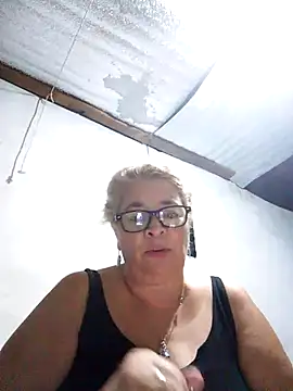 Snapshot of momismilf544 chatting on April 11, 2026, 11:31 pm momismilf544 online show from April 11, 2026, 11:31 pm