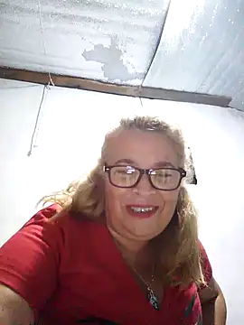 Snapshot of momismilf544 chatting on April 15, 2026, 4:41 am momismilf544 online show from April 15, 2026, 4:41 am