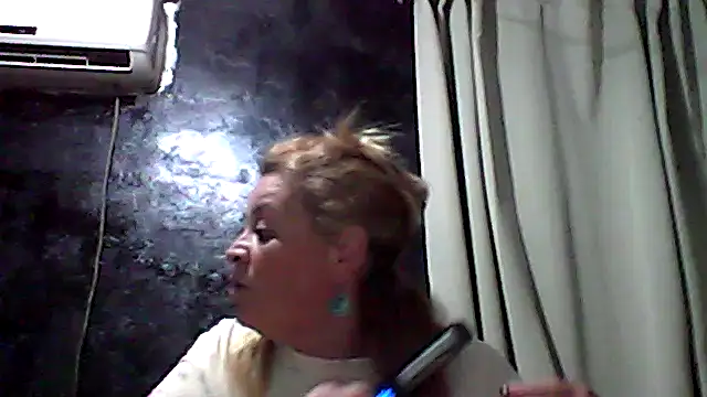 Snapshot of momismilf544 chatting on April 15, 2026, 10:21 pm momismilf544 online show from April 15, 2026, 10:21 pm