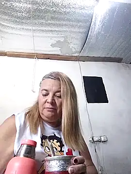 Snapshot of momismilf544 chatting on April 19, 2026, 3:44 pm momismilf544 online show from April 19, 2026, 3:44 pm