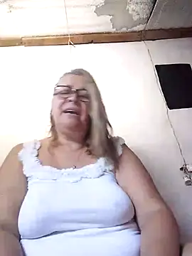Snapshot of momismilf544 chatting on April 22, 2026, 6:53 pm momismilf544 online show from April 22, 2026, 6:53 pm